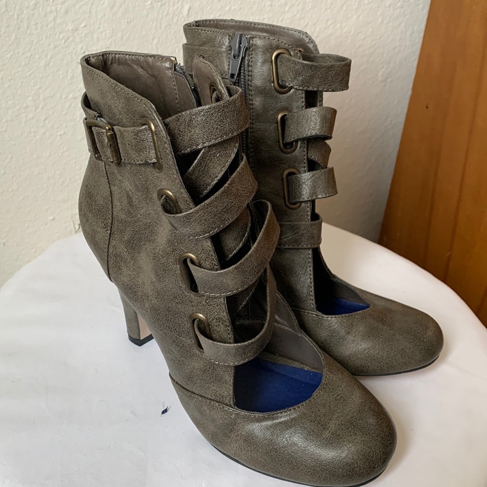 Madden Girl Serenee Booties Sz 7.5